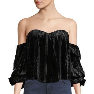 ⭕️Sold⭕️ASTR Label Cropped Black Swing Top Small